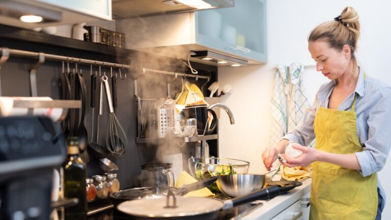 7 Tricks That Keep My Kitchen From Smelling Like Last Night’s Dinner