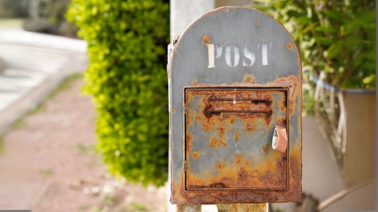 8 Yard Features That Are Quietly Tanking Your Curb Appeal