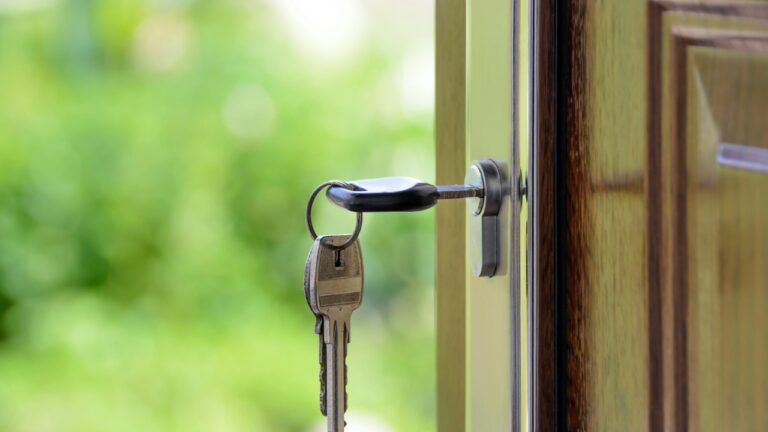 8 Places You Should Absolutely Never Keep a Spare Key