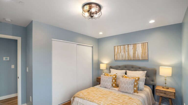 How to make your bedroom look rich on $200