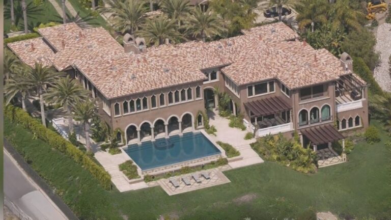 Famous people whose houses look like palaces