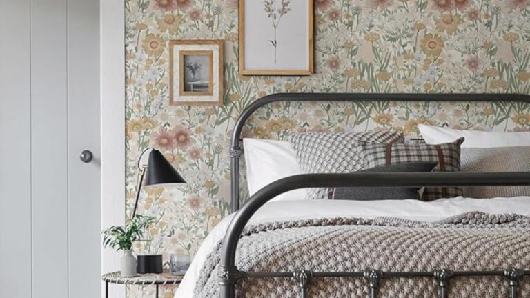 8 wallpaper prints that age the best