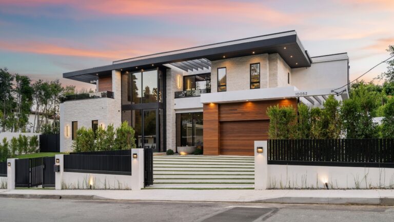 The way rich people disguise their garages actually works