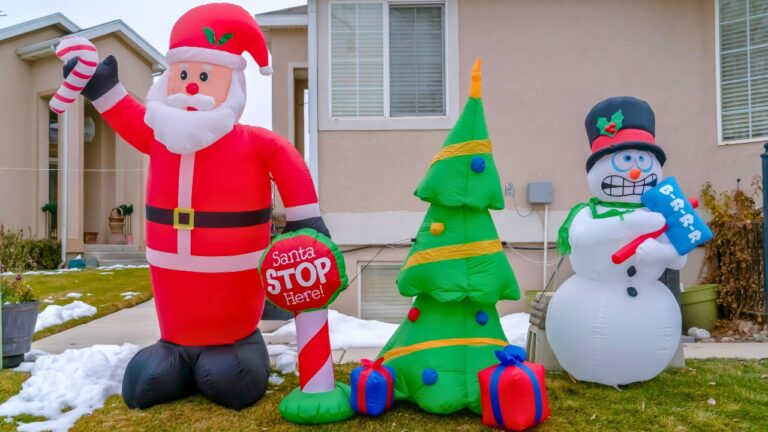 9 Christmas Decor Choices That Make Guests Hate Your House Instantly
