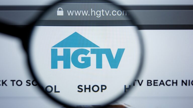 HGTV orders “Wild Vacation Rentals” with D’Arcy Carden and Sherry Cola for 2026