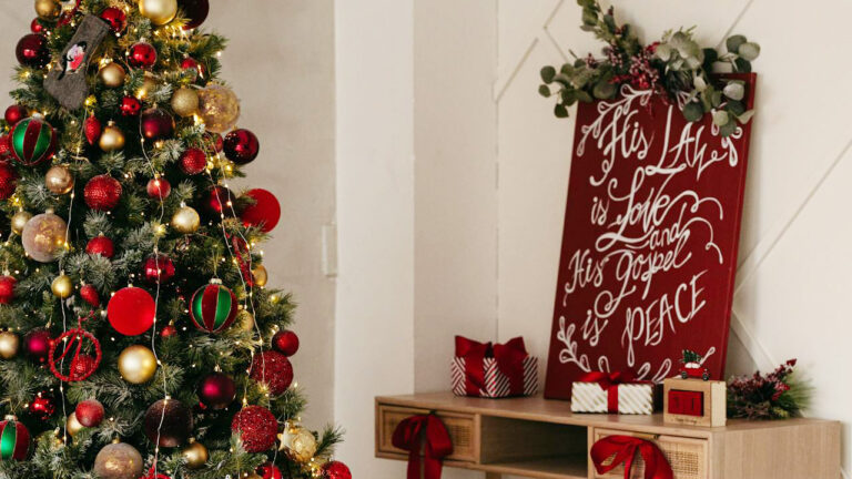 10 Things You Can Make Out of Last Year’s Christmas Decor