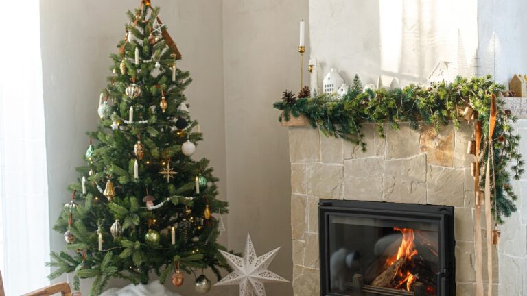 6 Christmas Tree Styles That Look Expensive Without Trying