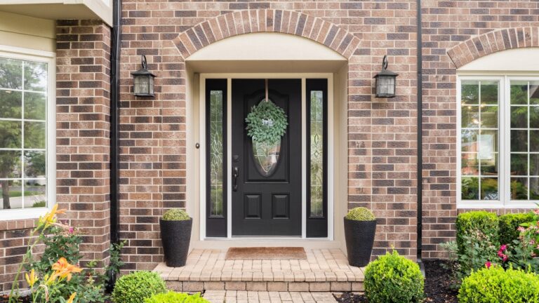 7 Front-Door Paint Colors That Actually Look Good All Winter