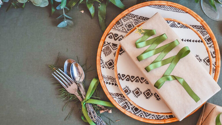 12 Ways to Use Scraps of Fabric or Ribbon in Your Christmas Decor