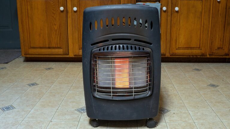 The simple “one-room heat plan” that works when the power goes out