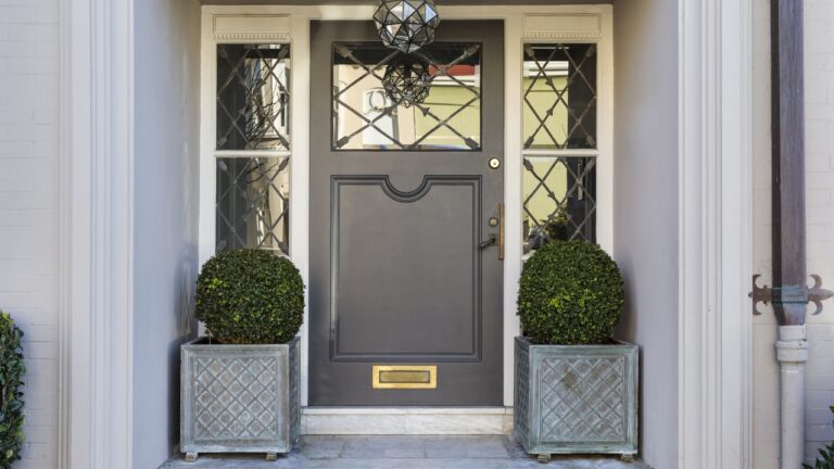 10 Things That Make a Front Door Look Expensive