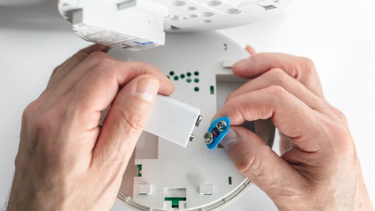 The battery choice that makes alarms more reliable in winter outages