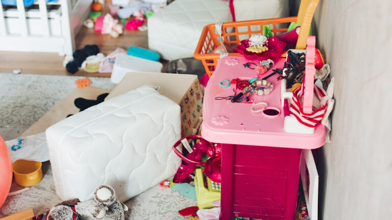 15 Clutter Habits That Will Ruin a Your Christmas House