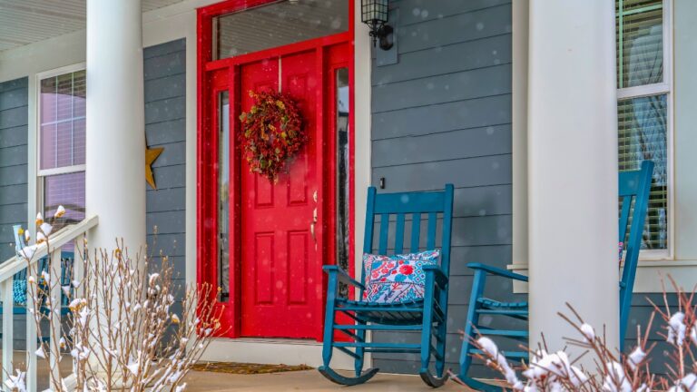 8 Front-Porch Details That Look Polished in Cold Weather