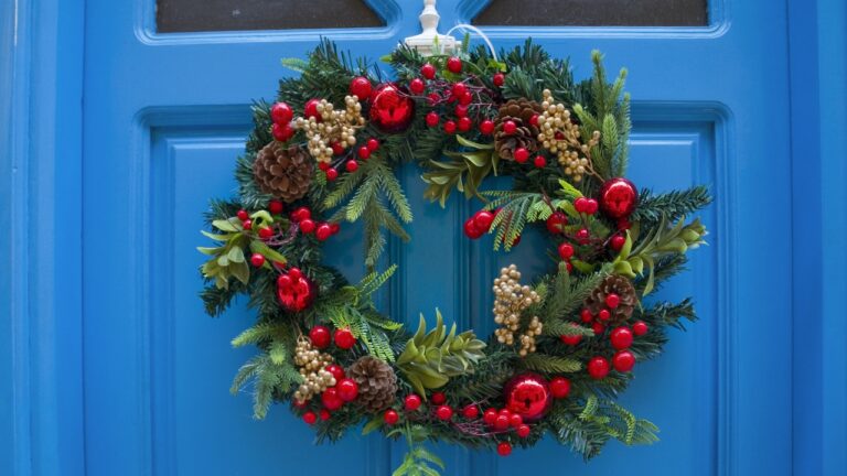 10 Simple Wreath Styles That Upgrade Any Door Instantly