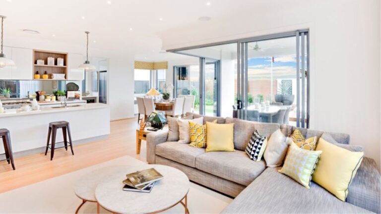 The throw-pillow habit that makes a couch look sloppy (even when it’s expensive)