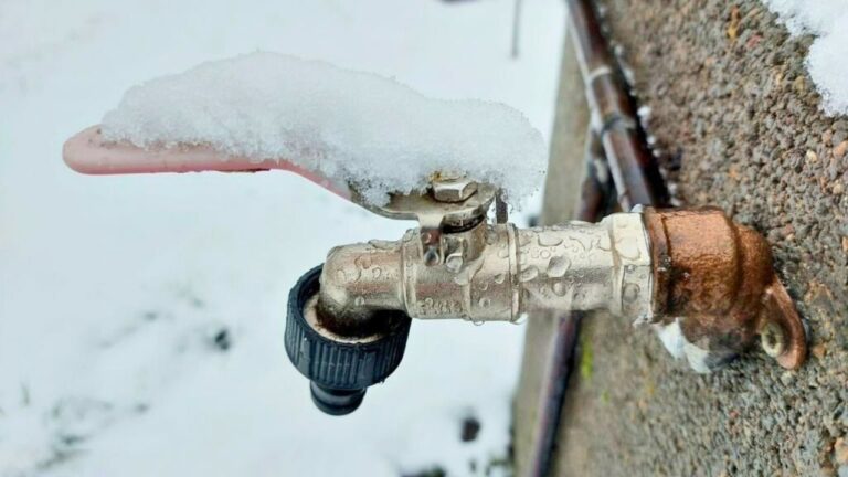 The winter power outage mistake that ruins pipes before you notice