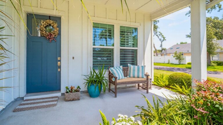 How I made the porch look more put together without buying all new decor