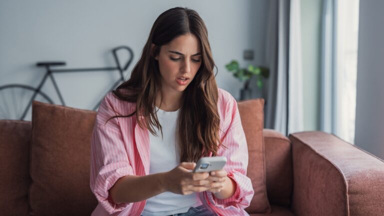 Woman says coworker sent inappropriate messages — so she responded where everyone could see it