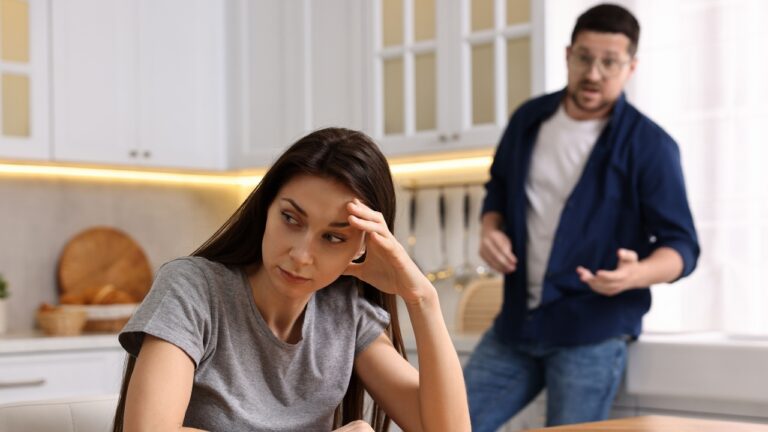 He Told His Fiancée He’d Call Police if Her Friend Came Back — Then the Relationship Hit a Breaking Point