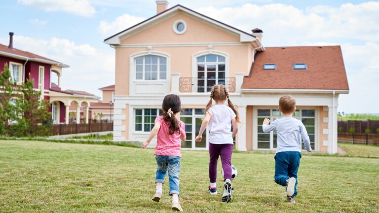 Neighbor Tries to Get HOA Lawyers Involved Because Kids Were Playing Outside Their Own Homes