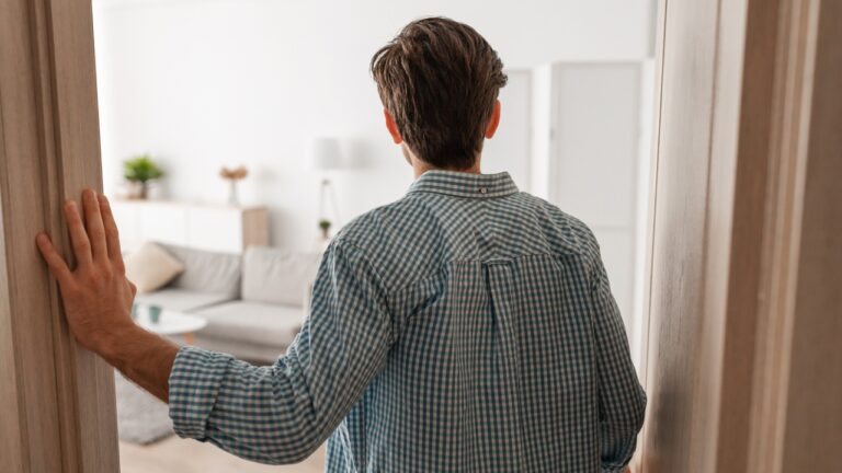 Woman Says Her Ex Had Been Sneaking Into Her Apartment for Years — Then His Phone Backups Exposed the Journal Photos