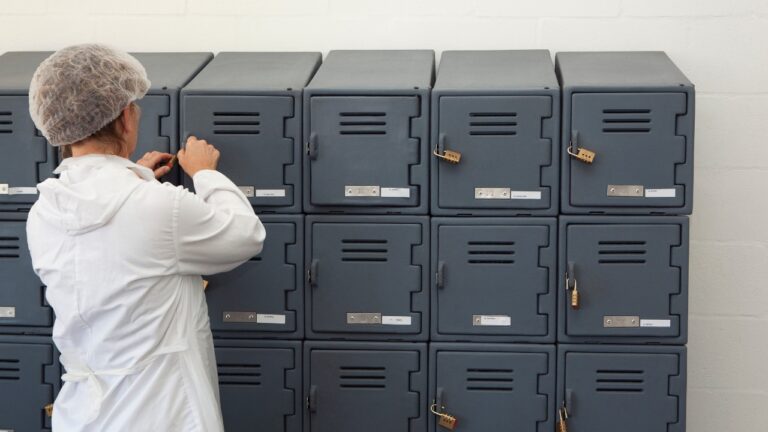 Fast-Food Worker Says Someone Stole Her Heart Medication From Her Locker — Then Management Sent a Group Text