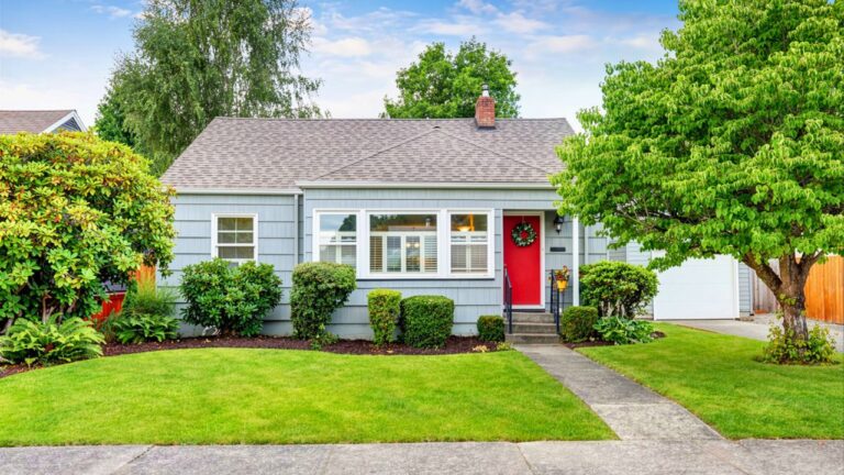 12 Trees Homeowners Regret Planting Near the House