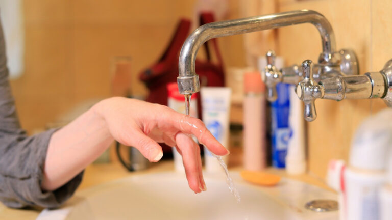 10 Signs a Water Line Is Going to Freeze