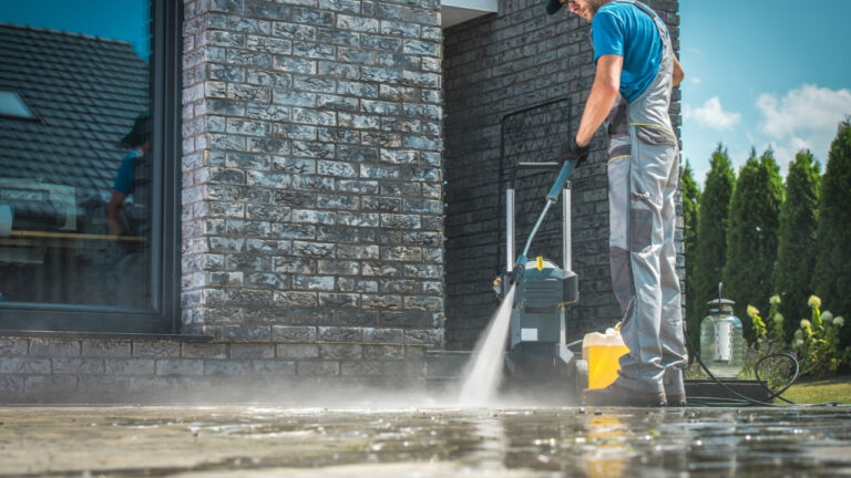 Best Pressure Washers for Driveways, Siding and Decks